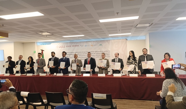 Presenta CRE la primera regulación de electromovilidad en México